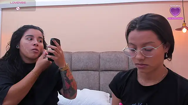 Snapshot of Dilan_y_Mia chatting on 12-23-24, 01:56 Dilan y Mia online show from 12-23-24, 01:56