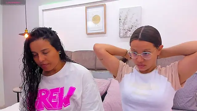 Snapshot of Dilan_y_Mia chatting on 03-06-25, 12:19 Dilan y Mia online show from 03-06-25, 12:19