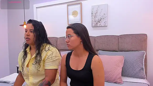 Snapshot of Dilan_y_Mia chatting on 03-08-25, 01:14 Dilan y Mia online show from 03-08-25, 01:14