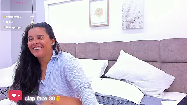 Snapshot of Dilan_y_Mia chatting on 03-14-25, 08:06 Dilan y Mia online show from 03-14-25, 08:06