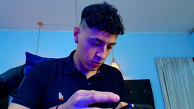 Lobo 17  online show from 01-05-25, 03:43