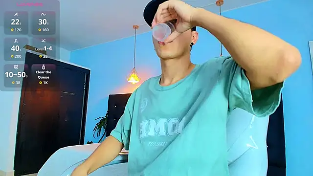 Lobo 17  online show from 09-28-25, 03:34