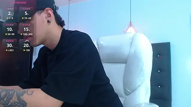 Lobo 17  online show from 10-04-25, 04:32