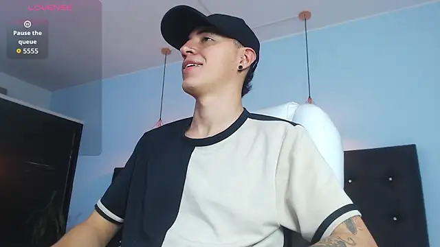 Lobo 17  online show from 10-17-25, 03:42