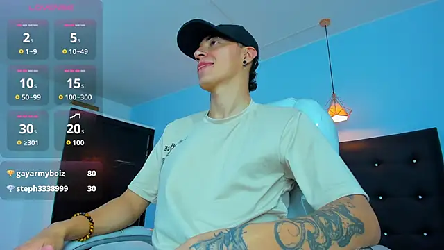 Snapshot of Lobo_17_ chatting on 10-29-25, 03:42 Lobo 17 online show from 10-29-25, 03:42