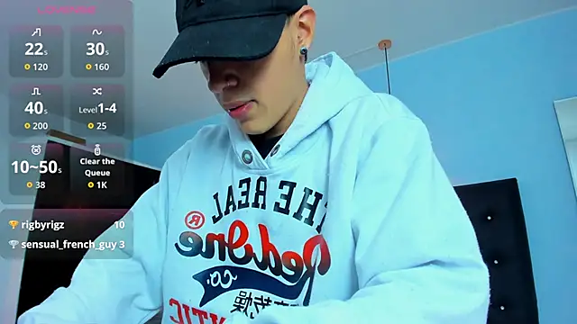 Snapshot of Lobo_17_ chatting on 10-31-25, 03:40 Lobo 17 online show from 10-31-25, 03:40