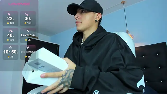 Snapshot of Lobo_17_ chatting on 11-04-25, 03:38 Lobo 17 online show from 11-04-25, 03:38