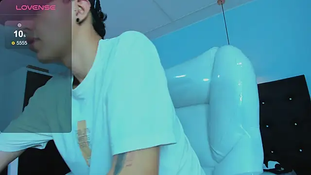 Snapshot of Lobo_17_ chatting on 11-06-25, 03:40 Lobo 17 online show from 11-06-25, 03:40