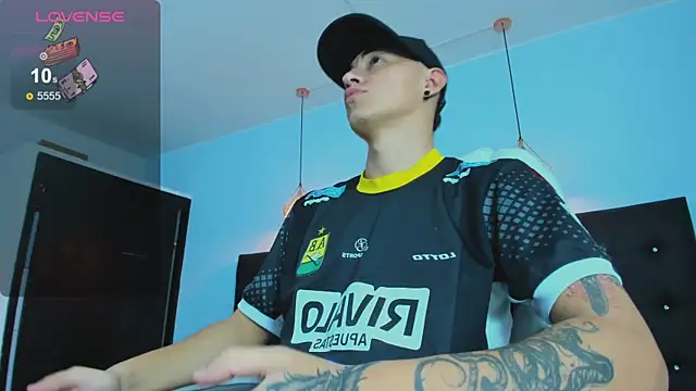 Snapshot of Lobo_17_ chatting on 11-09-25, 03:49 Lobo 17 online show from 11-09-25, 03:49