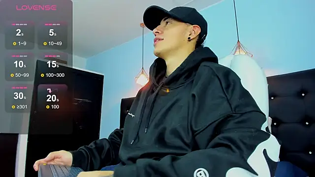 Snapshot of Lobo_17_ chatting on 11-27-25, 03:19 Lobo 17 online show from 11-27-25, 03:19