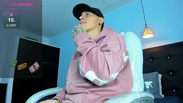 Snapshot of Lobo_17_ chatting on 12-03-25, 03:47 Lobo 17 online show from 12-03-25, 03:47