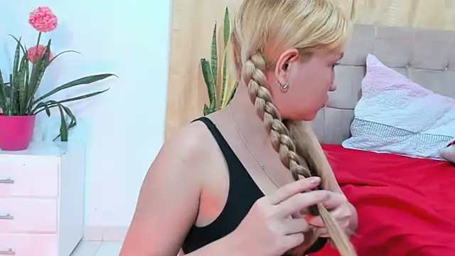 Snapshot of Annaraquel_ chatting on 11-06-25, 04:02 Annaraquel online show from 11-06-25, 04:02