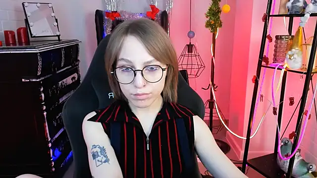 AphexQueen online show from 12-19-24, 01:07