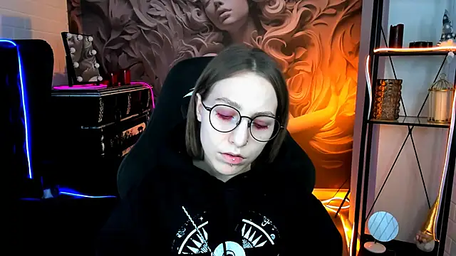 AphexQueen online show from 02-03-25, 01:08