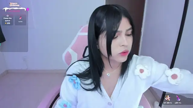 Snapshot of misshoneyxxx chatting on 12-14-24, 02:34 misshoneyxxx online show from 12-14-24, 02:34