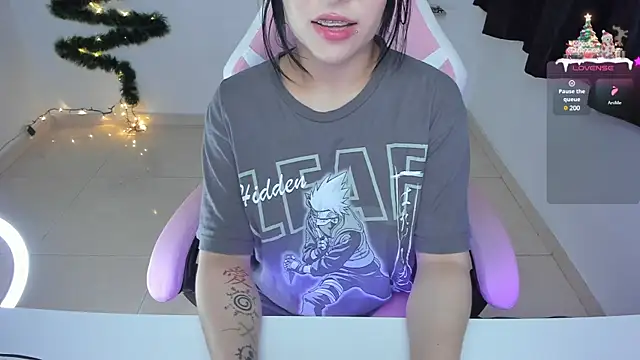 Snapshot of misshoneyxxx chatting on 12-19-24, 03:07 misshoneyxxx online show from 12-19-24, 03:07