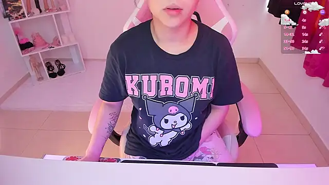 Snapshot of misshoneyxxx chatting on 02-19-25, 08:10 misshoneyxxx online show from 02-19-25, 08:10