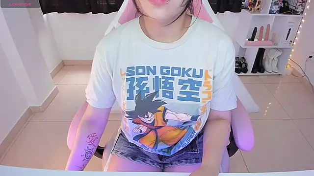 Snapshot of misshoneyxxx chatting on 02-27-25, 02:00 misshoneyxxx online show from 02-27-25, 02:00