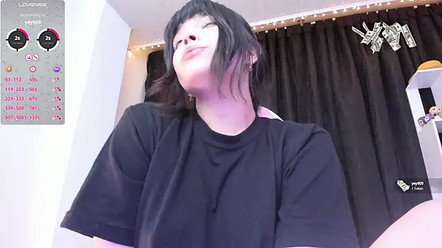 Snapshot of misshoneyxxx chatting on 03-11-25, 04:10 misshoneyxxx online show from 03-11-25, 04:10