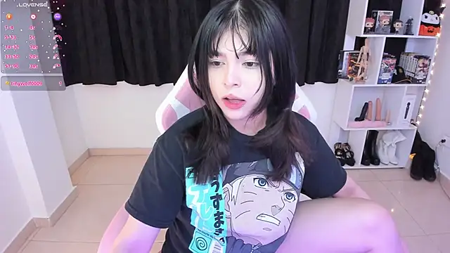 Snapshot of misshoneyxxx chatting on 03-13-25, 03:54 misshoneyxxx online show from 03-13-25, 03:54