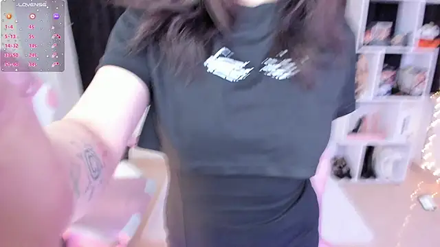 Snapshot of misshoneyxxx chatting on 03-19-25, 01:54 misshoneyxxx online show from 03-19-25, 01:54