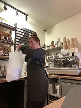 cinnabon  online show from 10-19-25, 01:56