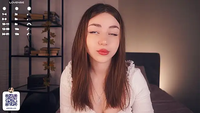 Snapshot of LindaFarmer chatting on 02-14-25, 04:15 LindaFarmer online show from 02-14-25, 04:15