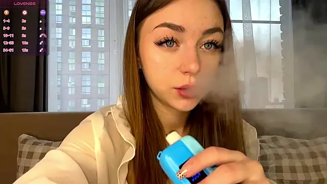 Snapshot of LindaFarmer chatting on 09-26-25, 04:05 LindaFarmer online show from 09-26-25, 04:05