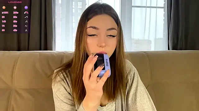 Snapshot of LindaFarmer chatting on 09-30-25, 03:44 LindaFarmer online show from 09-30-25, 03:44