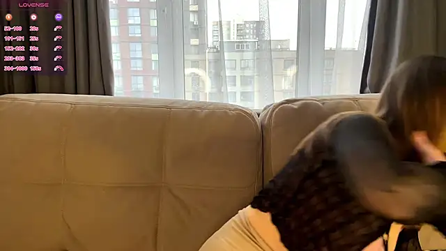 Snapshot of LindaFarmer chatting on 10-28-25, 04:16 LindaFarmer online show from 10-28-25, 04:16