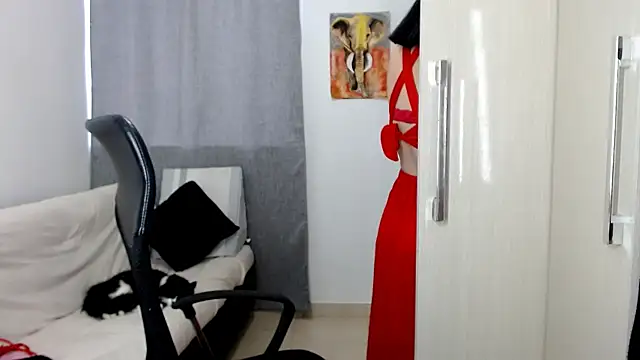Snapshot of Laura-pervert chatting on 01-21-25, 10:08 Laura-pervert online show from 01-21-25, 10:08