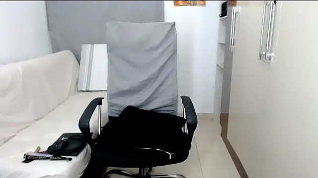 Snapshot of Laura-pervert chatting on 01-23-25, 12:14 Laura-pervert online show from 01-23-25, 12:14