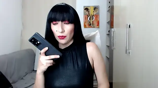 Snapshot of Laura-pervert chatting on 02-11-25, 10:07 Laura-pervert online show from 02-11-25, 10:07