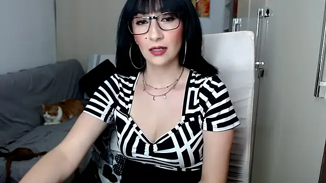 Snapshot of Laura-pervert chatting on 10-10-25, 01:15 Laura-pervert online show from 10-10-25, 01:15