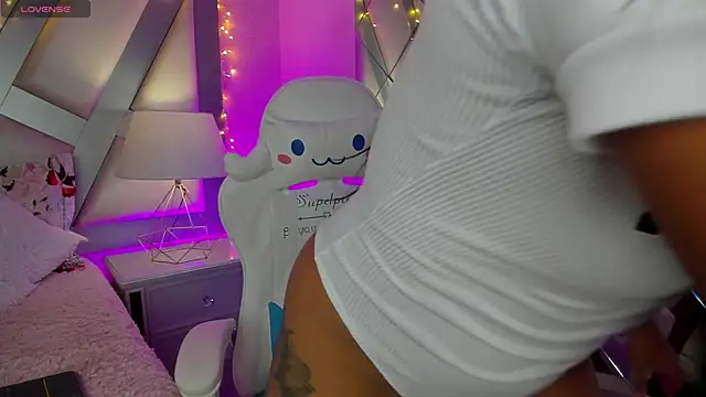 Snapshot of Amber_villalobos_ chatting on 01-11-25, 03:44 Amber villalobos  online show from 01-11-25, 03:44