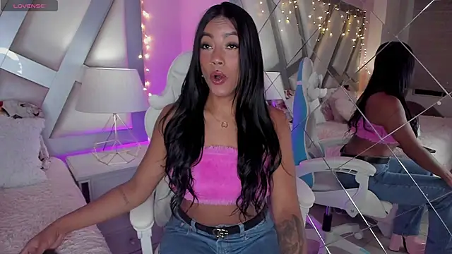 Snapshot of Amber_villalobos_ chatting on 01-15-25, 03:43 Amber villalobos  online show from 01-15-25, 03:43