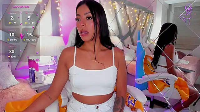 Snapshot of Amber_villalobos_ chatting on 02-05-25, 10:19 Amber villalobos  online show from 02-05-25, 10:19