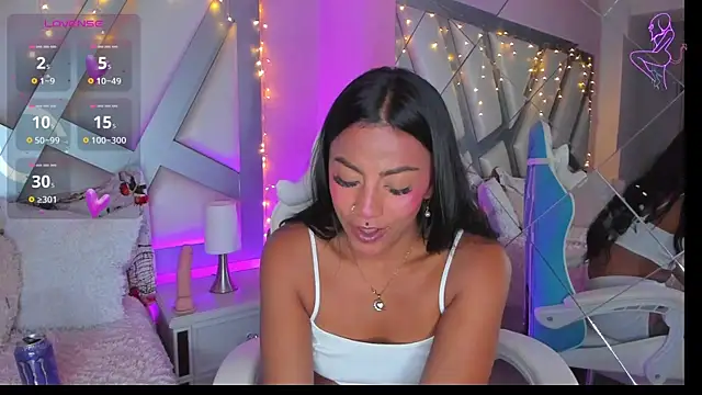 Snapshot of Amber_villalobos_ chatting on 02-13-25, 10:12 Amber villalobos  online show from 02-13-25, 10:12