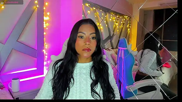 Snapshot of Amber_villalobos_ chatting on 02-15-25, 04:03 Amber villalobos  online show from 02-15-25, 04:03