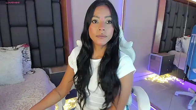 Snapshot of Amber_villalobos_ chatting on 02-22-25, 04:51 Amber villalobos  online show from 02-22-25, 04:51