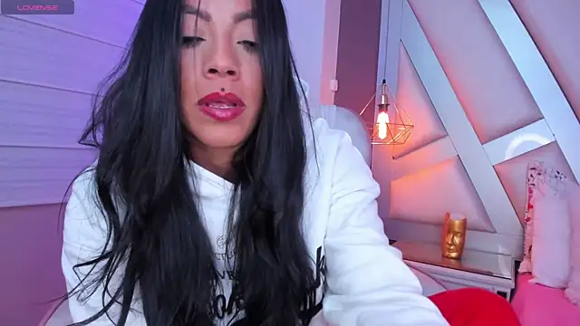 Snapshot of Amber_villalobos_ chatting on 09-25-25, 03:43 Amber villalobos  online show from 09-25-25, 03:43