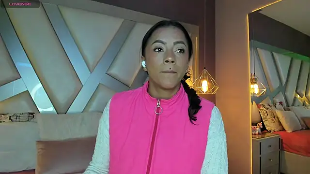 Snapshot of Amber_villalobos_ chatting on 10-11-25, 04:44 Amber villalobos  online show from 10-11-25, 04:44