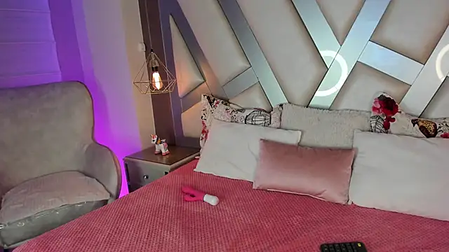 Amber villalobos  online show from 11-19-25, 04:23