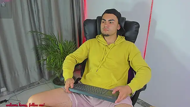 Snapshot of kalivan_voinesscu chatting on 11-26-25, 08:37 kalivan voinesscu online show from 11-26-25, 08:37