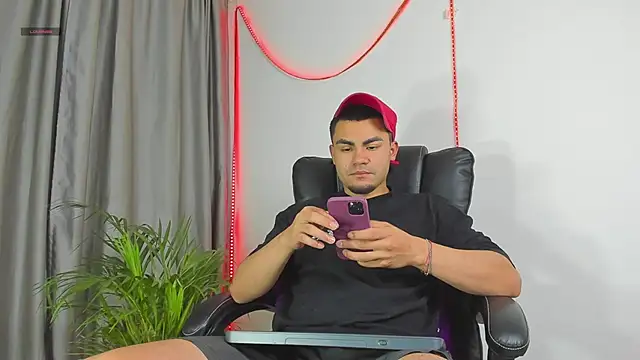 Snapshot of kalivan_voinesscu chatting on 12-01-25, 08:08 kalivan voinesscu online show from 12-01-25, 08:08