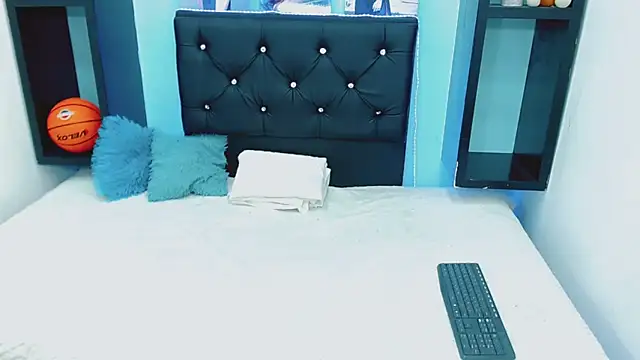 Snapshot of antonela_xxx chatting on 10-24-25, 08:05 antonela xxx online show from 10-24-25, 08:05