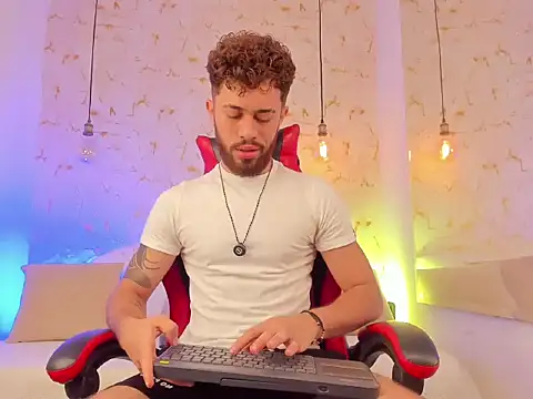 Snapshot of rikkostuff chatting on 10-05-25, 04:27 rikkostuff online show from 10-05-25, 04:27