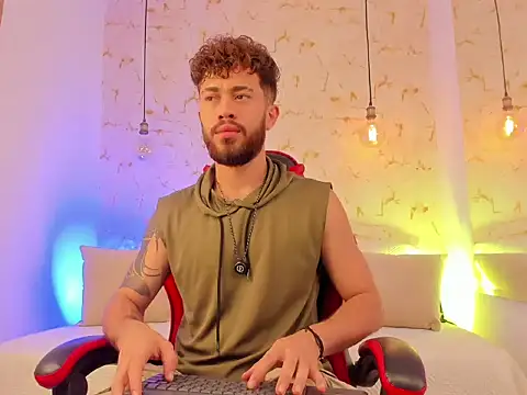 Snapshot of rikkostuff chatting on 10-06-25, 04:15 rikkostuff online show from 10-06-25, 04:15