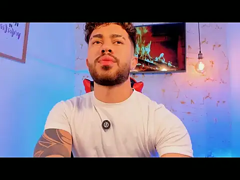 Snapshot of rikkostuff chatting on 10-21-25, 01:56 rikkostuff online show from 10-21-25, 01:56