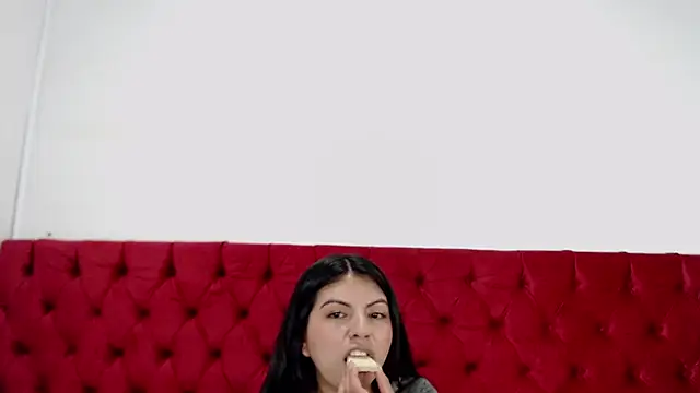 CarolineBrunx online show from 02-14-25, 04:04